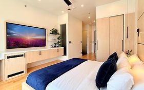 Cribs On Main Hotel